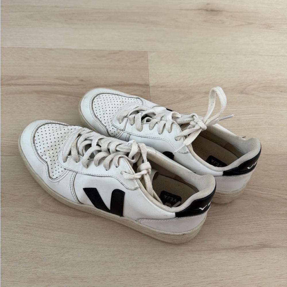Veja Cream and Black Casual Sneakers